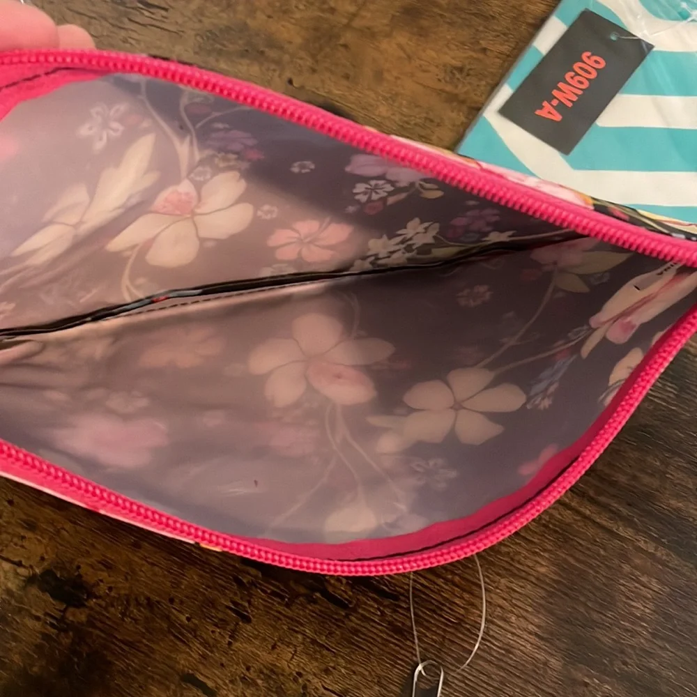 * NEW *‎ Floral Cosmetic Case *